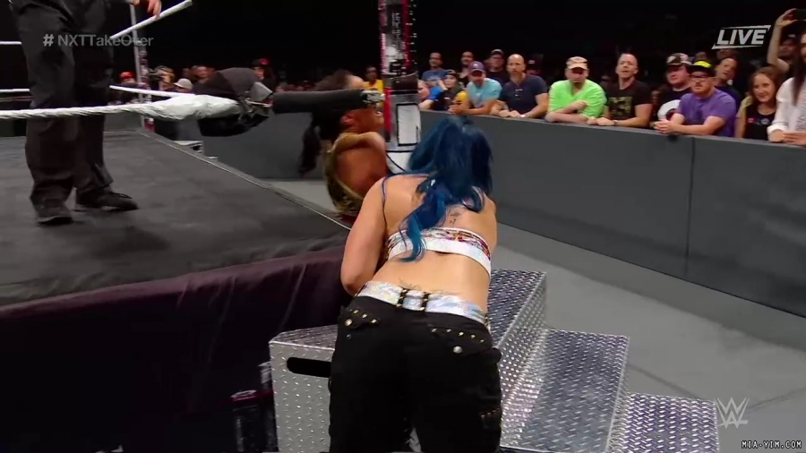 WWE_NXT_TakeOver_Toronto_2019_720p_WEB_h264-HEEL_mp40307.jpg