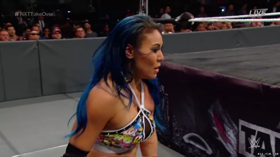 WWE_NXT_TakeOver_Toronto_2019_720p_WEB_h264-HEEL_mp40319.jpg