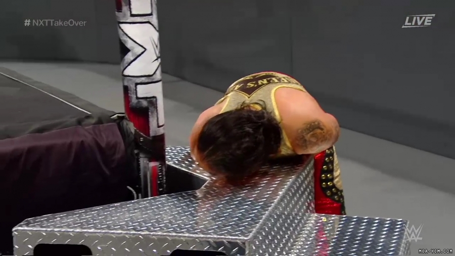 WWE_NXT_TakeOver_Toronto_2019_720p_WEB_h264-HEEL_mp40328.jpg