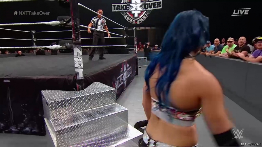 WWE_NXT_TakeOver_Toronto_2019_720p_WEB_h264-HEEL_mp40331.jpg