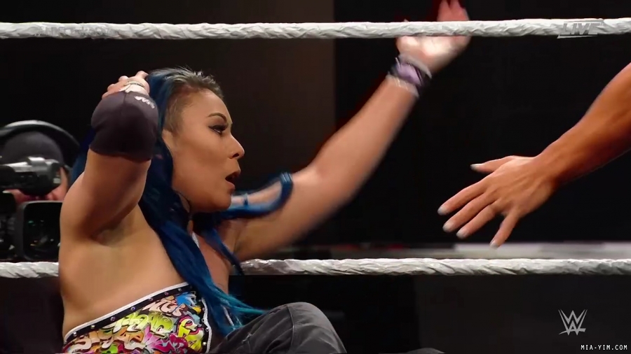 WWE_NXT_TakeOver_Toronto_2019_720p_WEB_h264-HEEL_mp40369.jpg
