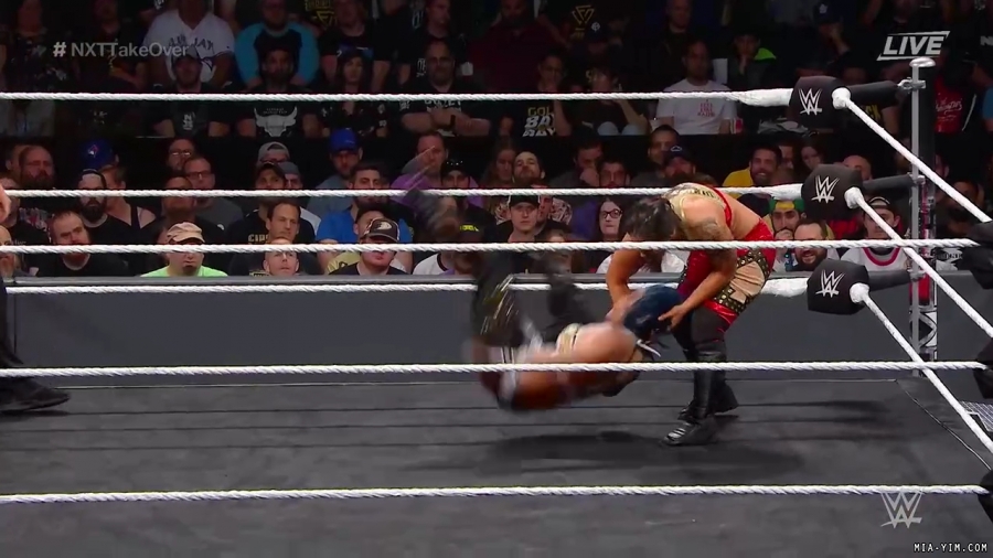WWE_NXT_TakeOver_Toronto_2019_720p_WEB_h264-HEEL_mp40392.jpg