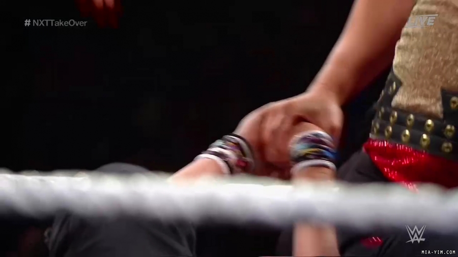 WWE_NXT_TakeOver_Toronto_2019_720p_WEB_h264-HEEL_mp40416.jpg
