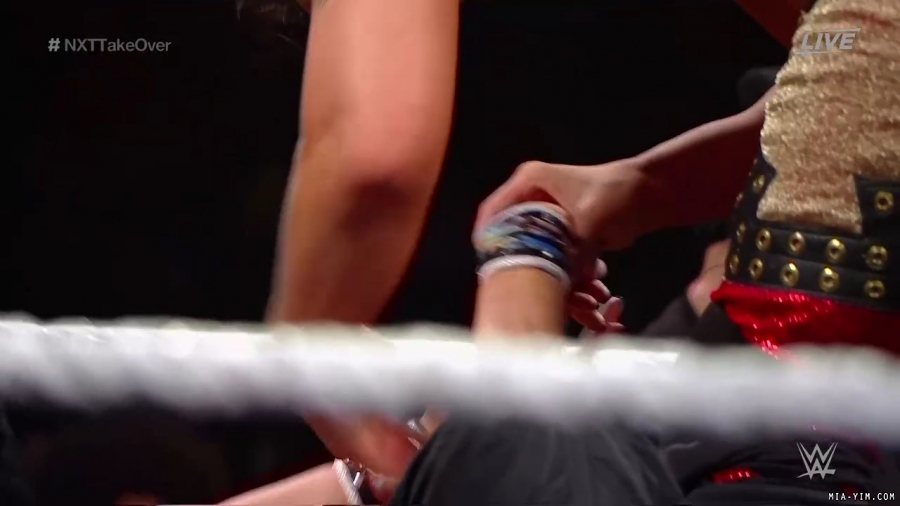 WWE_NXT_TakeOver_Toronto_2019_720p_WEB_h264-HEEL_mp40417.jpg