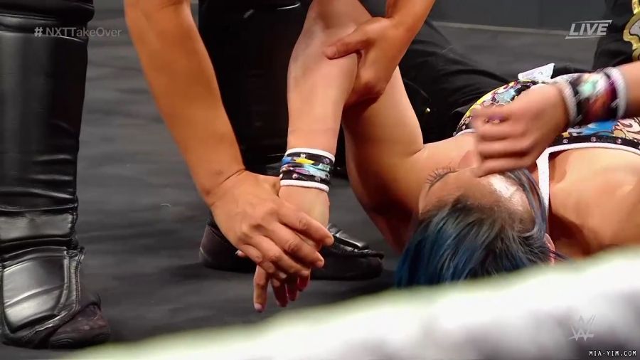 WWE_NXT_TakeOver_Toronto_2019_720p_WEB_h264-HEEL_mp40420.jpg