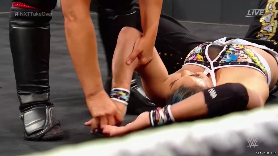 WWE_NXT_TakeOver_Toronto_2019_720p_WEB_h264-HEEL_mp40421.jpg