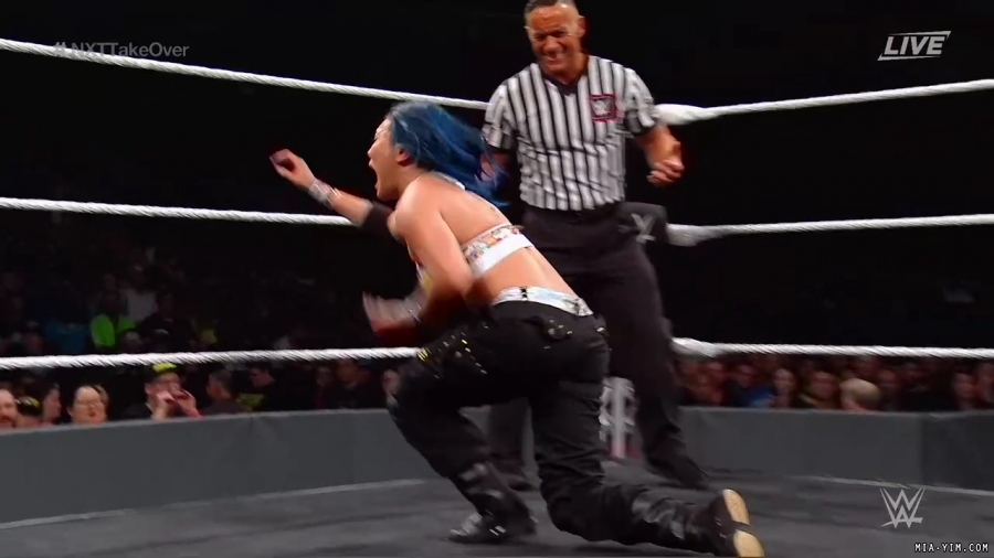 WWE_NXT_TakeOver_Toronto_2019_720p_WEB_h264-HEEL_mp40441.jpg