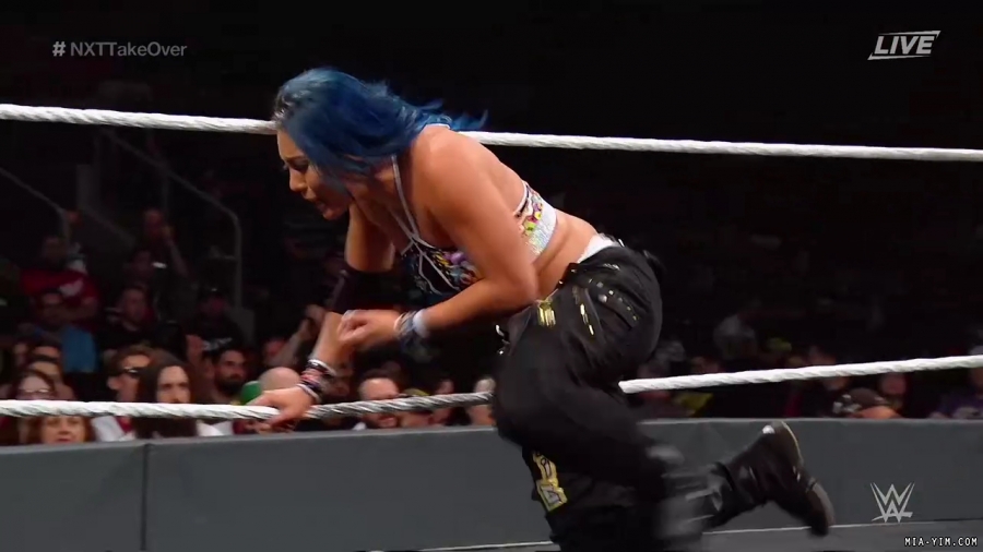 WWE_NXT_TakeOver_Toronto_2019_720p_WEB_h264-HEEL_mp40442.jpg