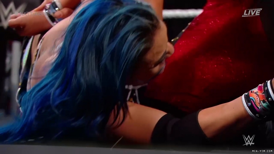 WWE_NXT_TakeOver_Toronto_2019_720p_WEB_h264-HEEL_mp40476.jpg