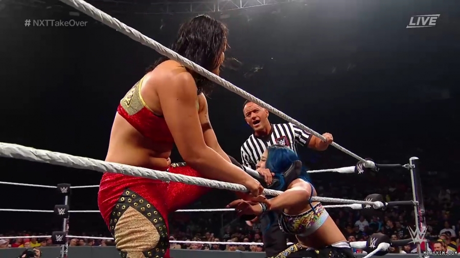 WWE_NXT_TakeOver_Toronto_2019_720p_WEB_h264-HEEL_mp40515.jpg