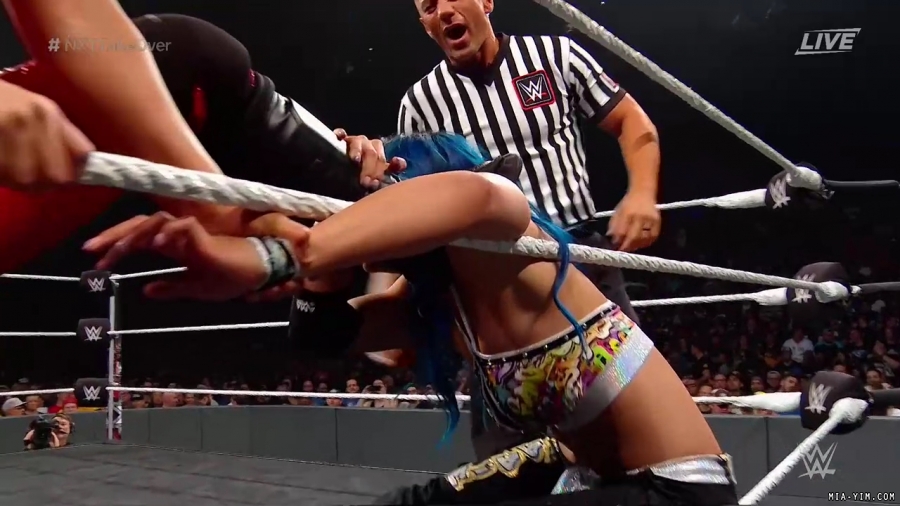 WWE_NXT_TakeOver_Toronto_2019_720p_WEB_h264-HEEL_mp40517.jpg