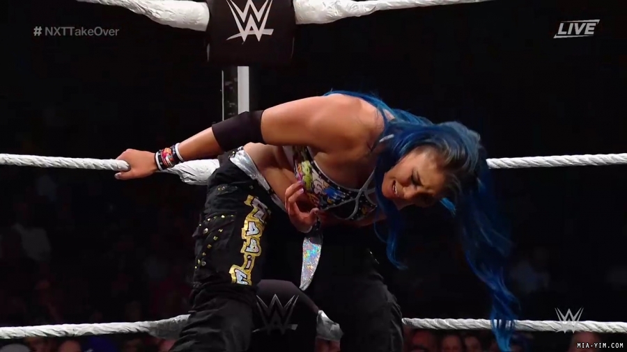 WWE_NXT_TakeOver_Toronto_2019_720p_WEB_h264-HEEL_mp40524.jpg