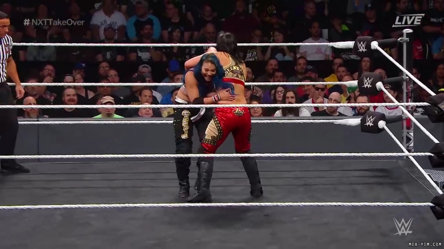 WWE_NXT_TakeOver_Toronto_2019_720p_WEB_h264-HEEL_mp40536.jpg