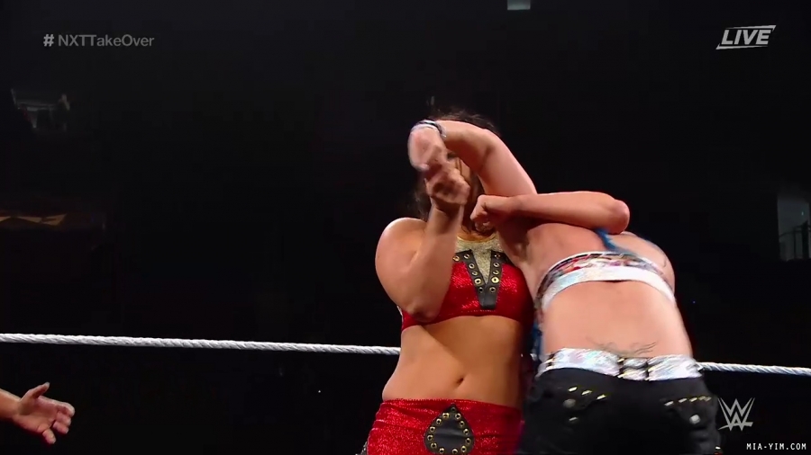 WWE_NXT_TakeOver_Toronto_2019_720p_WEB_h264-HEEL_mp40542.jpg