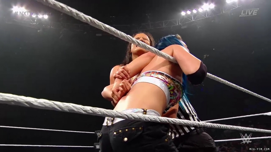 WWE_NXT_TakeOver_Toronto_2019_720p_WEB_h264-HEEL_mp40608.jpg