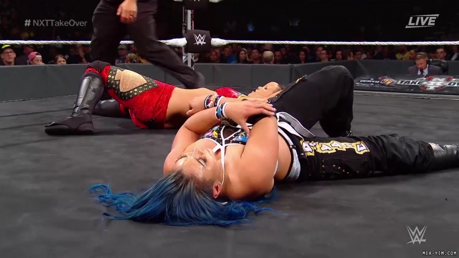 WWE_NXT_TakeOver_Toronto_2019_720p_WEB_h264-HEEL_mp40638.jpg