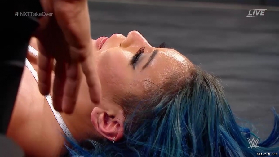 WWE_NXT_TakeOver_Toronto_2019_720p_WEB_h264-HEEL_mp40641.jpg