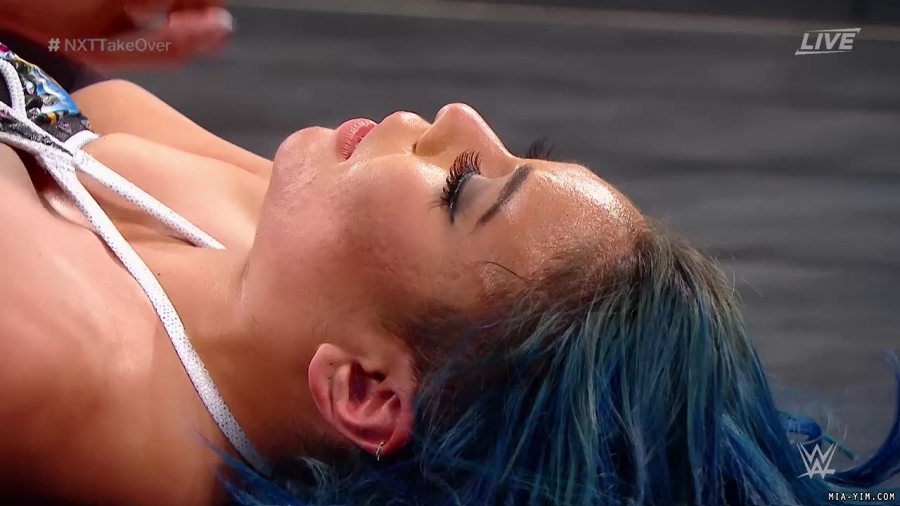 WWE_NXT_TakeOver_Toronto_2019_720p_WEB_h264-HEEL_mp40642.jpg