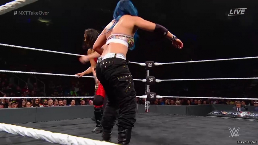 WWE_NXT_TakeOver_Toronto_2019_720p_WEB_h264-HEEL_mp40669.jpg