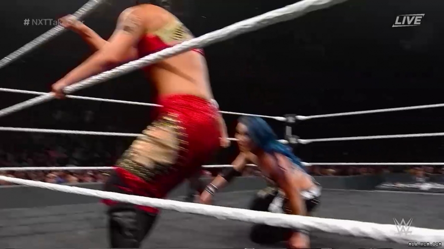 WWE_NXT_TakeOver_Toronto_2019_720p_WEB_h264-HEEL_mp40676.jpg