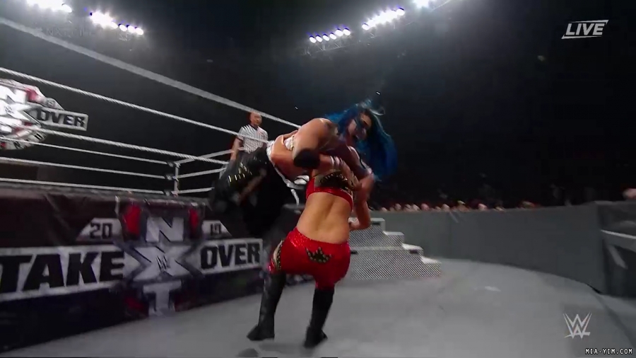 WWE_NXT_TakeOver_Toronto_2019_720p_WEB_h264-HEEL_mp40702.jpg