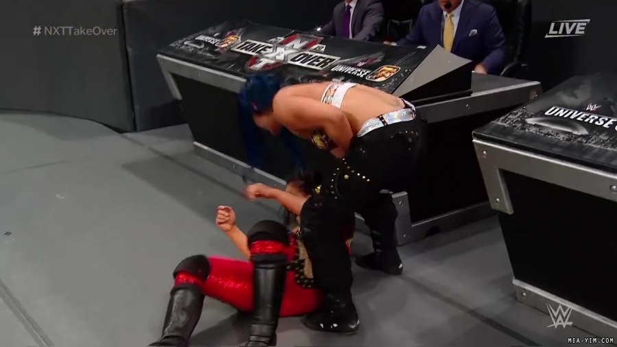 WWE_NXT_TakeOver_Toronto_2019_720p_WEB_h264-HEEL_mp40707.jpg