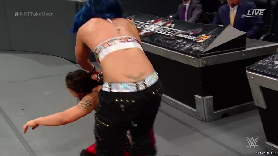 WWE_NXT_TakeOver_Toronto_2019_720p_WEB_h264-HEEL_mp40708.jpg