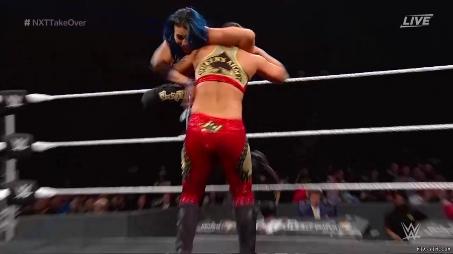 WWE_NXT_TakeOver_Toronto_2019_720p_WEB_h264-HEEL_mp40714.jpg