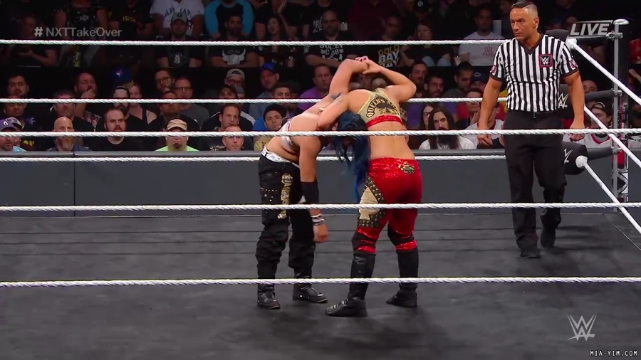 WWE_NXT_TakeOver_Toronto_2019_720p_WEB_h264-HEEL_mp40774.jpg
