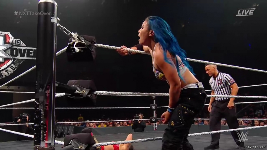 WWE_NXT_TakeOver_Toronto_2019_720p_WEB_h264-HEEL_mp40801.jpg