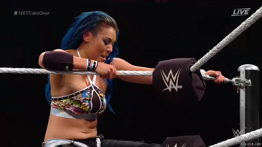 WWE_NXT_TakeOver_Toronto_2019_720p_WEB_h264-HEEL_mp40804.jpg