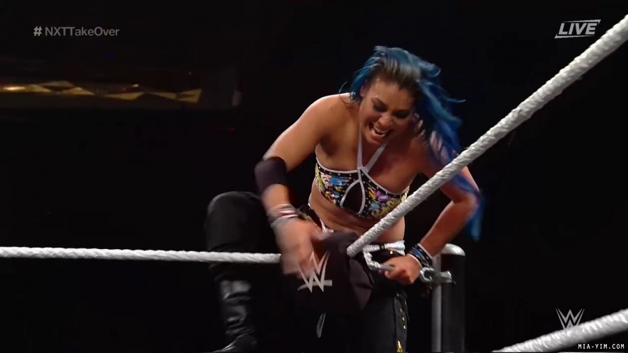 WWE_NXT_TakeOver_Toronto_2019_720p_WEB_h264-HEEL_mp40805.jpg