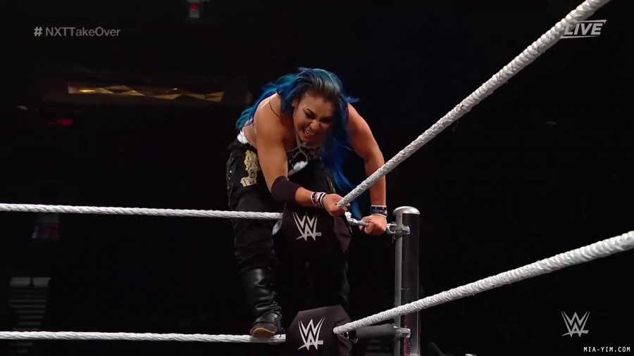 WWE_NXT_TakeOver_Toronto_2019_720p_WEB_h264-HEEL_mp40806.jpg
