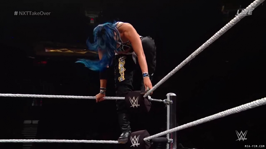 WWE_NXT_TakeOver_Toronto_2019_720p_WEB_h264-HEEL_mp40808.jpg