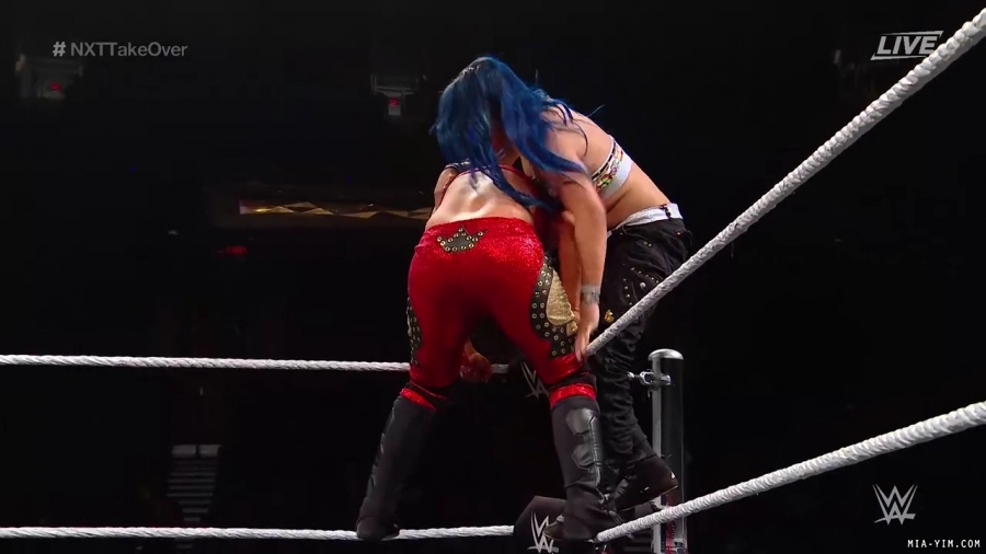 WWE_NXT_TakeOver_Toronto_2019_720p_WEB_h264-HEEL_mp40830.jpg