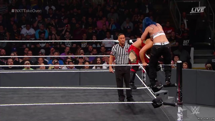 WWE_NXT_TakeOver_Toronto_2019_720p_WEB_h264-HEEL_mp40831.jpg