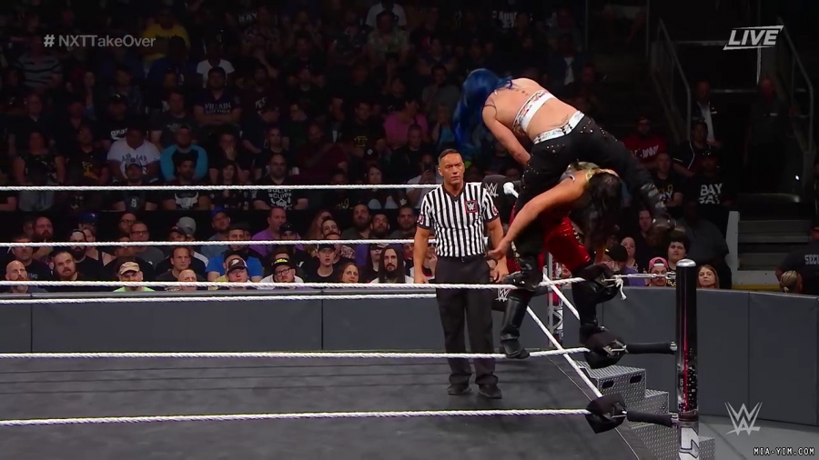 WWE_NXT_TakeOver_Toronto_2019_720p_WEB_h264-HEEL_mp40837.jpg