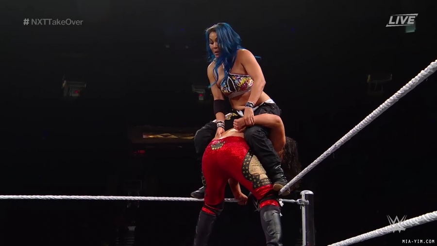 WWE_NXT_TakeOver_Toronto_2019_720p_WEB_h264-HEEL_mp40843.jpg
