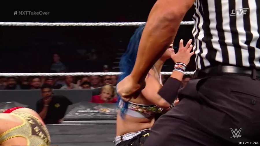 WWE_NXT_TakeOver_Toronto_2019_720p_WEB_h264-HEEL_mp40853.jpg