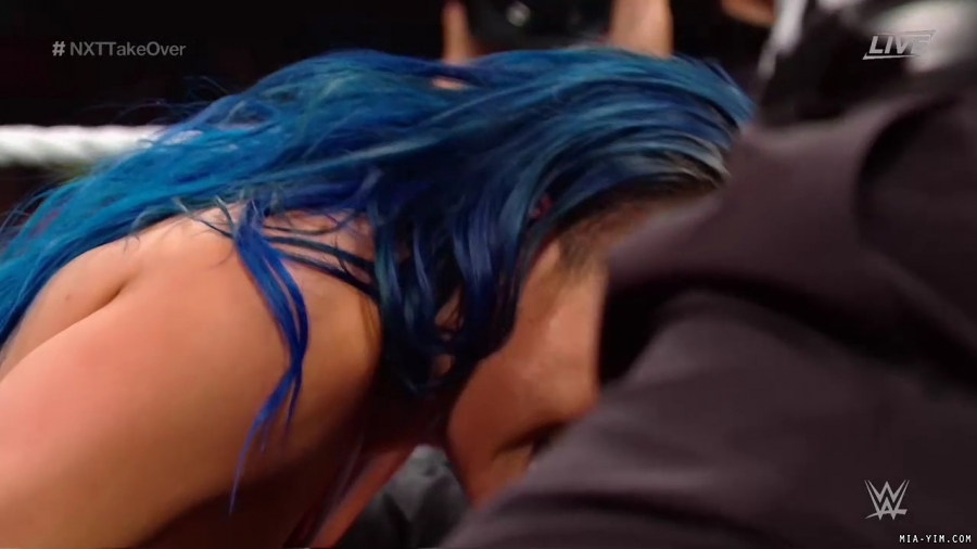 WWE_NXT_TakeOver_Toronto_2019_720p_WEB_h264-HEEL_mp40855.jpg