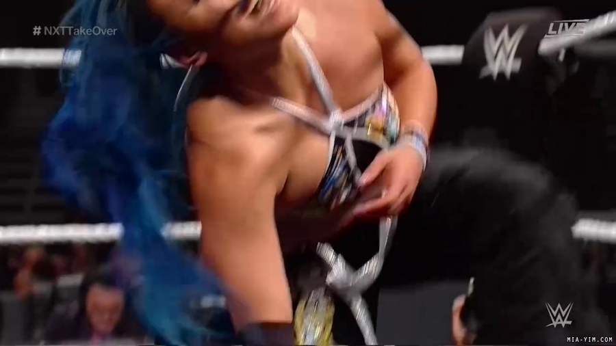 WWE_NXT_TakeOver_Toronto_2019_720p_WEB_h264-HEEL_mp40879.jpg