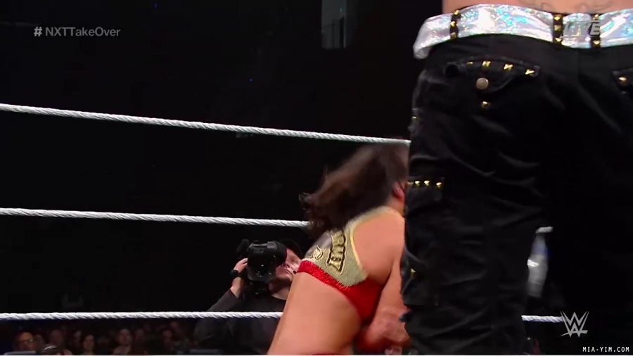 WWE_NXT_TakeOver_Toronto_2019_720p_WEB_h264-HEEL_mp40923.jpg