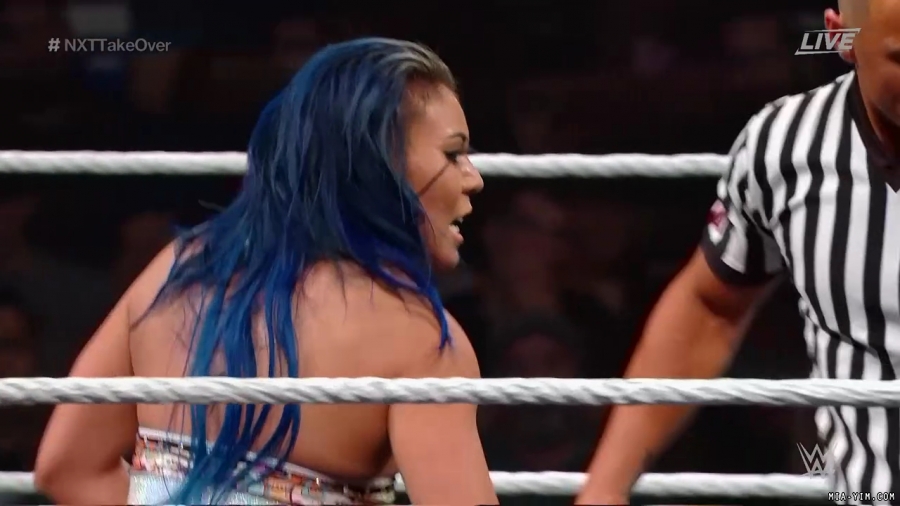 WWE_NXT_TakeOver_Toronto_2019_720p_WEB_h264-HEEL_mp40927.jpg
