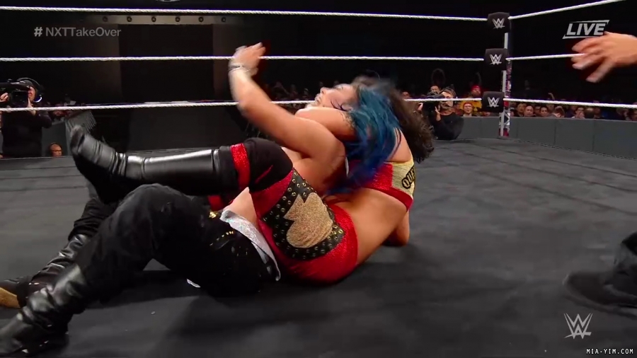 WWE_NXT_TakeOver_Toronto_2019_720p_WEB_h264-HEEL_mp40959.jpg
