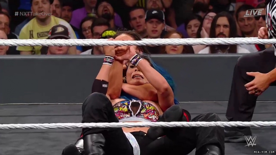WWE_NXT_TakeOver_Toronto_2019_720p_WEB_h264-HEEL_mp40964.jpg