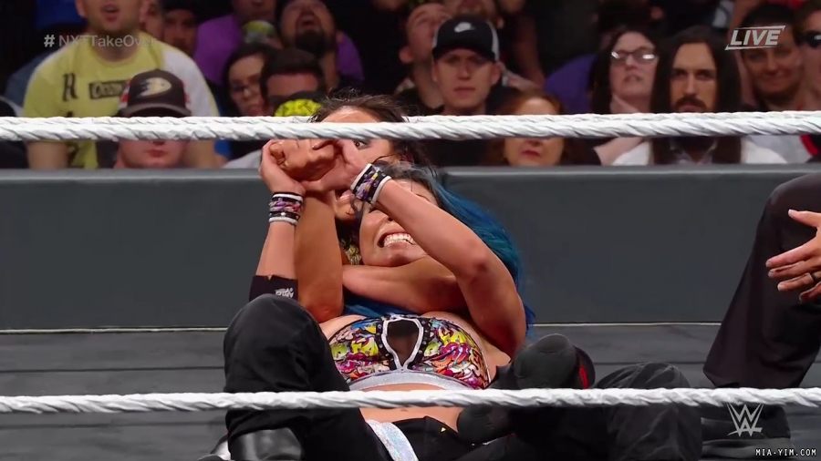 WWE_NXT_TakeOver_Toronto_2019_720p_WEB_h264-HEEL_mp40965.jpg
