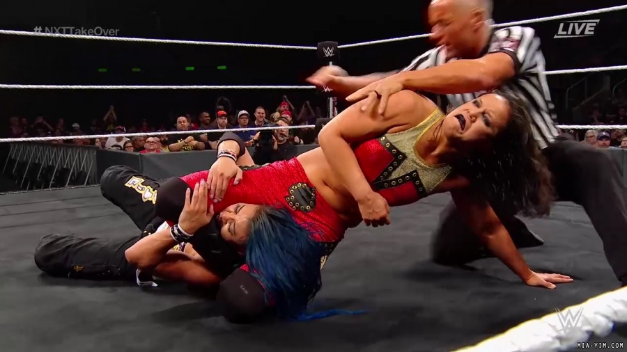 WWE_NXT_TakeOver_Toronto_2019_720p_WEB_h264-HEEL_mp40985.jpg
